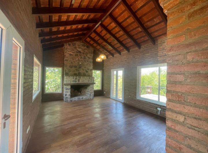 Casa · 300m² · 12 Ambientes · 4 Cocheras
