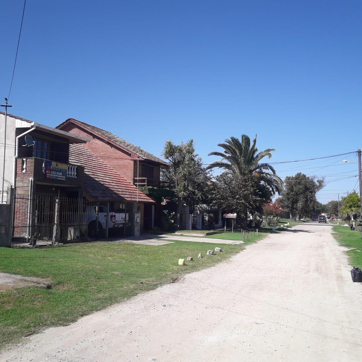 Chalet 3 Amb en 2 plantas, 300m² con cochera — Felix U Camet