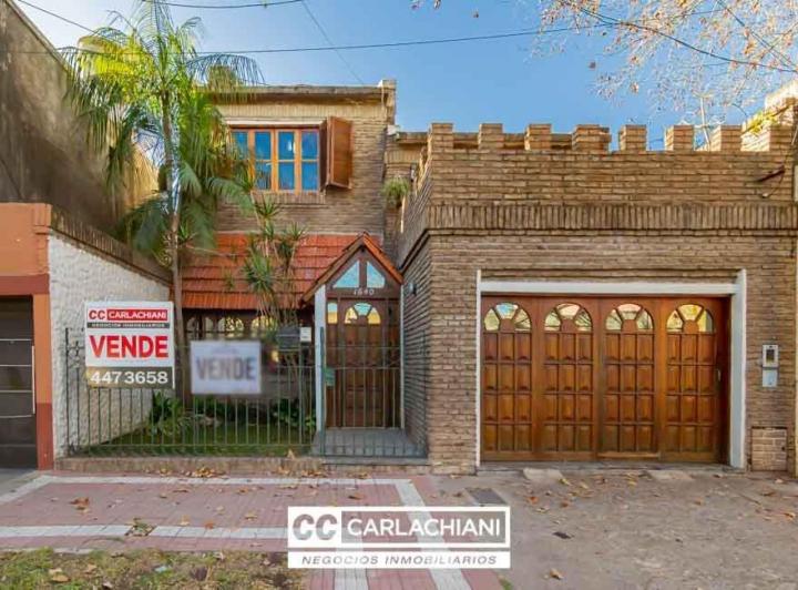 Casa · 235m² · 6 Ambientes · 1 Cochera