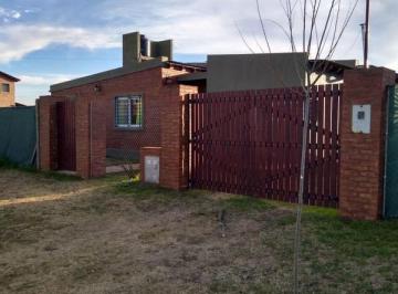 Casa · 107m² · 4 Ambientes · 1 Cochera · Impecable Casa en Venta en Las Acequias Roldan con Todos Los Servicios!