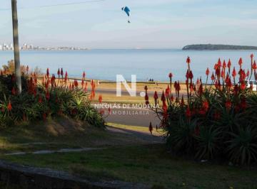 Foto1 · Importante Casa en Venta Frente a Playa Mansa.