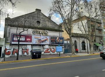 Terreno · 2156m² · Terreno Para Desarrollo - Av Caseros - Parque Patricios