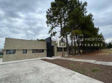 Casa · 172m² · 4 Ambientes · Casa en Venta en El Barrio a en Greenville Polo & Resort
