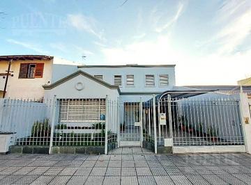 Casa · 220m² · 3 Ambientes · 3 Cocheras · Casa - Banfield Oeste