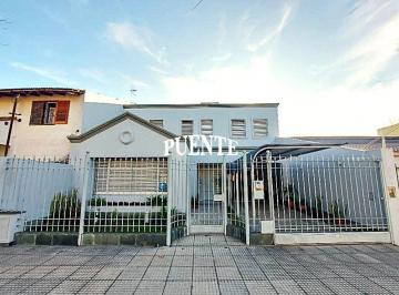 Casa · 220m² · 3 Ambientes · 3 Cocheras · Casa - Banfield Oeste
