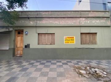 Casa · 200m² · 5 Ambientes · B Gral Bustos Ideal Inversor 640 Mtrs Local Comercial Más Casa Cons