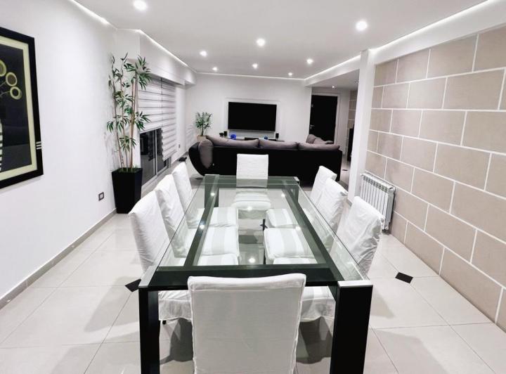 Departamento · 170m² · 5 Ambientes · 1 Cochera