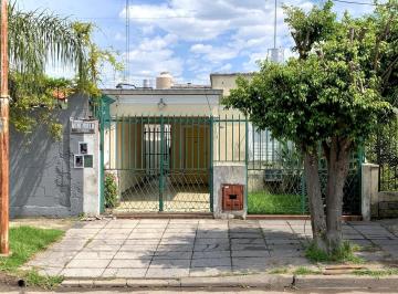 Casa · 110m² · 3 Ambientes · 1 Cochera · Casa en Venta en Ramos Mejía