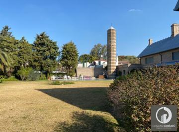Casa · 2500m² · 12 Ambientes · 4 Cocheras · Gran Casa de 5 Dorm. con Pileta en Fisherton