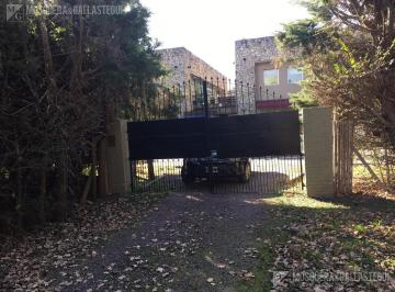 Terreno · 100m² · 2 Dormitorios · 2 Cocheras · Terreno en Venta en Pilar.