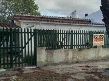 Casa · 100m² · 3 Ambientes · 1 Cochera · En El Barrio Mas Lindo de Santa Teresita! Casa/chalet Sola en Lote | Santa Teresita