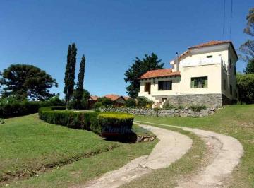 Quinta vacacional · 285m² · 6 Ambientes · "Impresionante Casona en Cosquín Frente a Ruta 38"