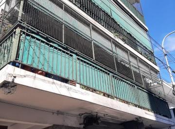 Departamento · 78m² · 4 Ambientes · Departamento de 4 Amb Zona Centro Avell. con Patio y Balcón!