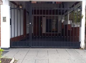 KNK-KNK-3503_2 · Excelente Triplex 4 Ambientes con Patio y Cochera. Escucha o