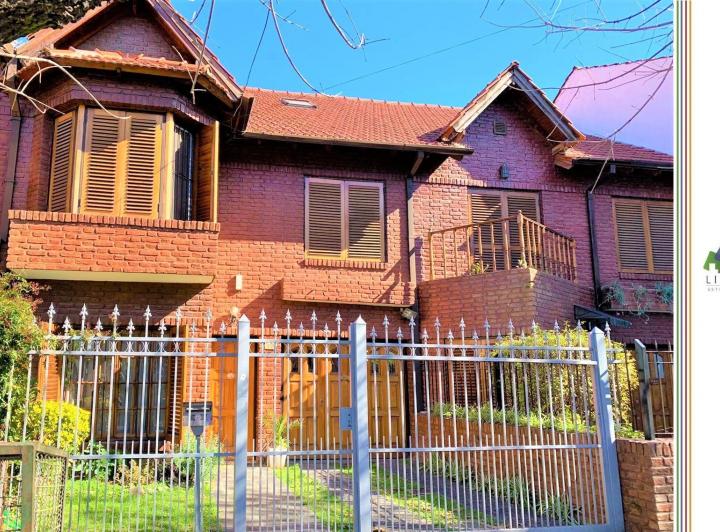 Casa · 175m² · 5 Ambientes · 3 Cocheras