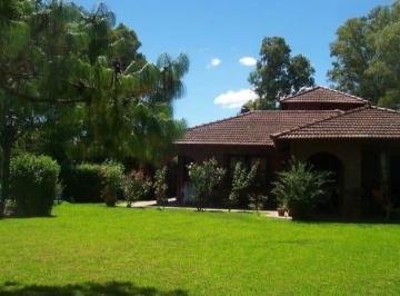KNK-KNK-3507_2 · Excelente Chalet 4 Amb con Piscina Sobre Gran Lote. Escucha