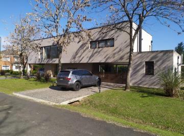Casa de 6 ambientes, Moreno · Excelente Alquiler en Santa Ana Pago Año Adelantado