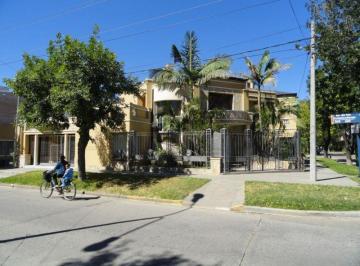 Casa · 367m² · 2 Dormitorios · Av de Los Colonizadores Esq. Pujol