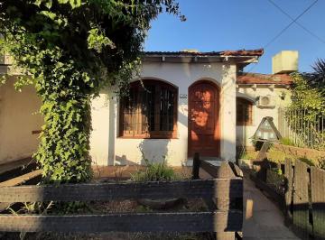 Casa · 74m² · 4 Ambientes · 1 Cochera · Casa en Venta