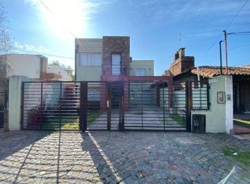 Casa · 280m² · 4 Ambientes · 3 Cocheras · Casa en Venta - Castelar Norte