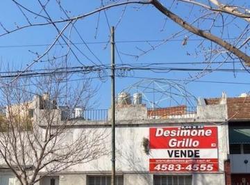 Casa · 140m² · 3 Ambientes · Casa en Lote Propio a Reciclar en Paternal con Jardín y Terraza - Oportunidad