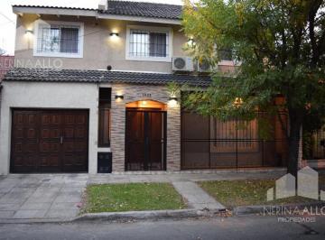 Casa · 250m² · 6 Ambientes · 2 Cocheras · Venta Casa 6 Ambientes Castelar Norte