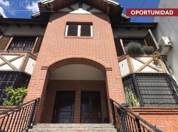 Casa · 250m² · 8 Ambientes · 3 Cocheras · Casa 8 Amb en Venta - Barrio Almagro, Caba
