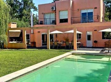 Casa · 180m² · 5 Ambientes · 2 Cocheras · Casa en Country "El Lauquen" Club de Campo