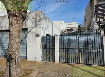 Casa · 170ha · 4 Ambientes · 1 Cochera · Venta - Casa 4 Amb. con Local y Cochera en Beccar - Apto Crédito