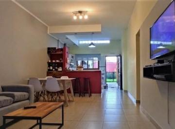 Casa · 78m² · 3 Ambientes · Venta de Casa en Lanús Este 3 Modernos Ambientes con Fondo Libre Parquizado.