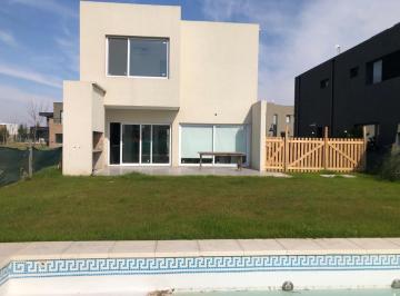 Casa · 150m² · 4 Ambientes · Casa - Vila Marina 1. Villanueva. con Pileta.