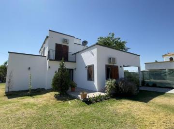 Casa · 184m² · 4 Ambientes · 2 Cocheras · Casa 3 Dorm.