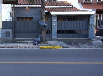 Casa · 220m² · 5 Ambientes · 2 Cocheras · Casa - Banfield Oeste
