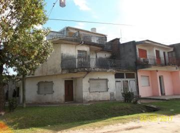 Casa · 180m² · 4 Dormitorios · 1 Cochera · Derqui Esquina Estrada