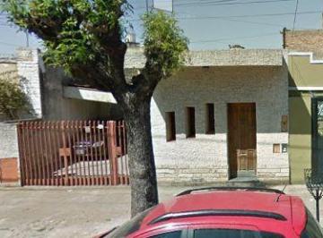 Casa de 4 ambientes, Tres de Febrero · Casa de 4 Amb en Lote Propio Patio y Cochera Oportunidad
