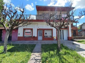 Casa · 232m² · 5 Ambientes · 2 Cocheras · Casa Multifamiliar, Casa Fte 3 Amb, Dto Pa, Garage y Qcho