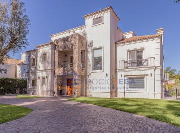 Casa · 319m² · 9 Ambientes · 1 Cochera · Casa en Venta y Alquiler en Campos de Álvarez Moreno