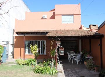 Casa de 6 ambientes, Hurlingham · Casa con Departamento y Locales Villa Club