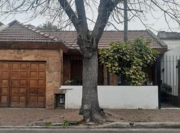 Casa de 4 ambientes, La Matanza · Oportunida Bajo El Precio Apta Credito Casa 4 Amb C/garaje, Fondo C/quincho y Parrilla