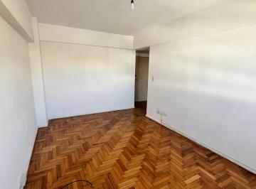 Departamento en Alquiler de 2 ambientes · Disponible - Alquiler 2 Amb. con Lavadero. Excelente Ubicación! Luminoso!