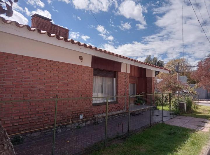 Casa · 140m² · 3 Dormitorios · 1 Cochera