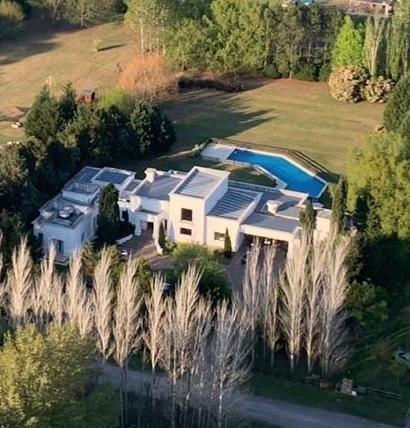Casa · 700m² · 5 Ambientes · 3 Cocheras