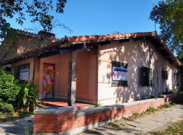 Casa · 220m² · 6 Ambientes · 1 Cochera · Chalet a Reciclar a 200 m de La Estacion