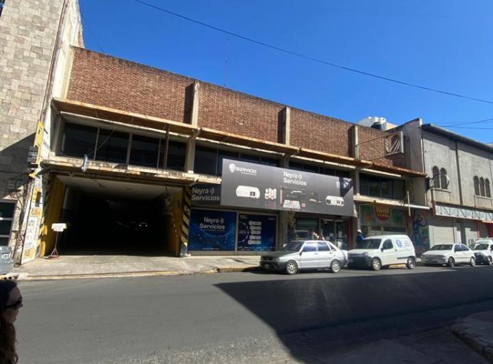 Local comercial · 2100m² · 8 Ambientes