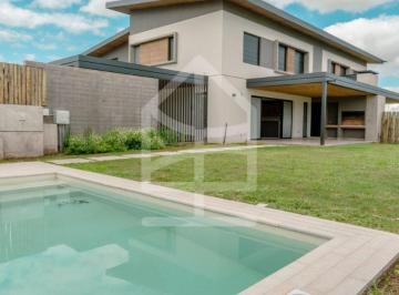 Casa · 165m² · 4 Ambientes · 2 Cocheras · Casa en Venta - San Lorenzo Chico