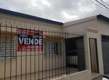 Casa · 80m² · 4 Ambientes · 1 Cochera · Casa de 3 Dorm. Santa Cruz Casi Av Sarmiento