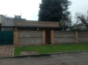 KNK-KNK-3540_2 · Oportunidad! Chalet en Villa Tesei Renovado en Amplio Lote.