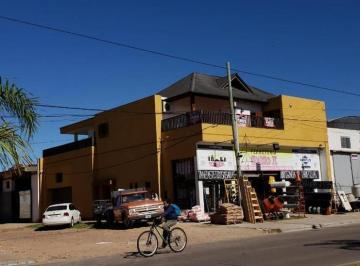 Casa · 400m² · Alquiler y Venta de Casa