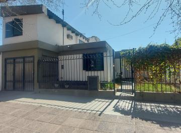 Casa de 7 ambientes, Godoy Cruz · Barrio Fusch