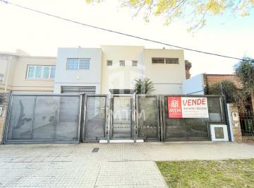 Casa · 200m² · 5 Ambientes · 2 Cocheras · Casa en Venta Rosario Alberdi.